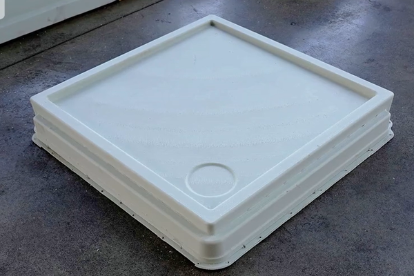 Pellet 3D printer manufacturing a large industrial part